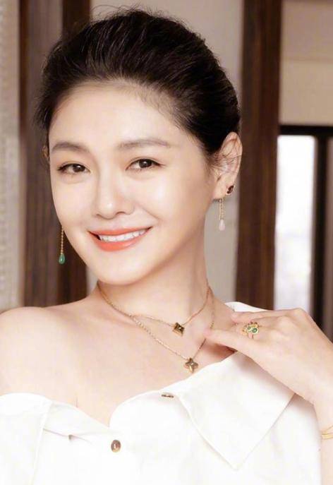 手臂有针孔穿白色婚纱下葬？大S去世后“3大传言”发生反转(图11)