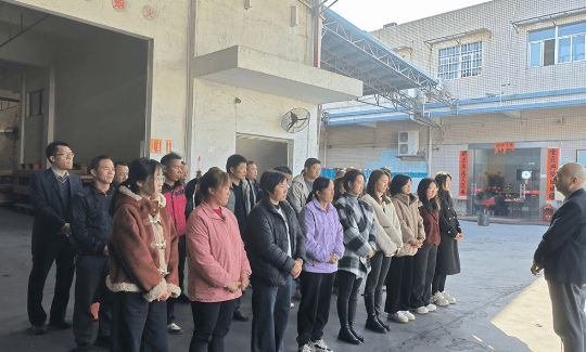 丰叶板材：开工大吉启航新程共PG电子官网筑品质未来(图2)