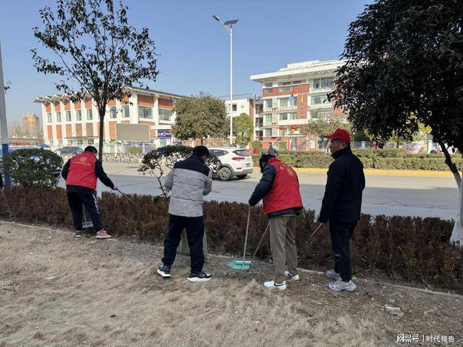 罗山县丽水街道：新年焕新颜全体干部共赴清洁行动(图3)