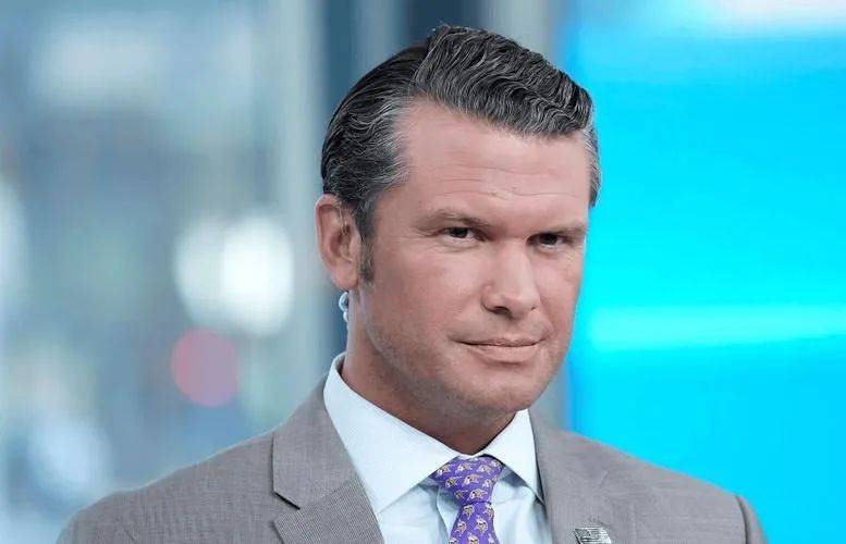 中国被彻底激怒！当着全世界的面，美防长许下承诺，对华急踩刹车