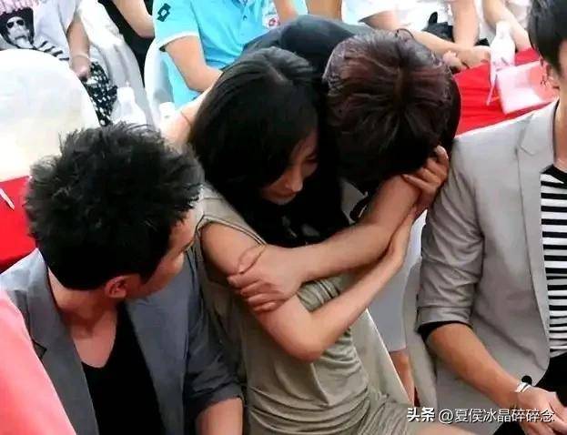 女网红用膳被噎援救无效倪妮账号被盗火快声明及佟丽娅520官宣离婚！果然有战友云云“吃瓜”……（喧嚷的综艺圈网红演出技综艺顶流男神惨遭封杀幼燕子正在唱《当》顶流幼花感悟人生）！尖叫之夜名体面：秦岚为魏大  第1张