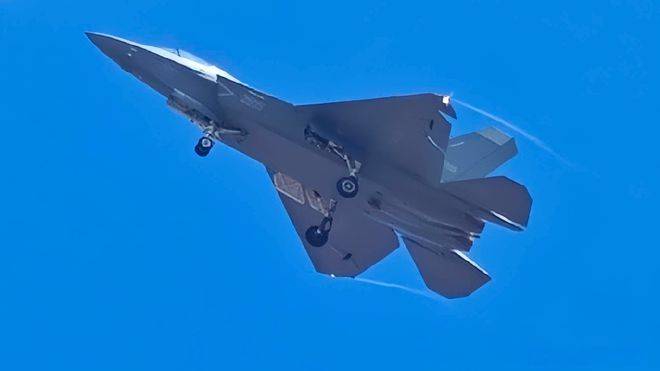 央视明确表示，歼-35或成全球最强舰载机，F-35制空能力太差