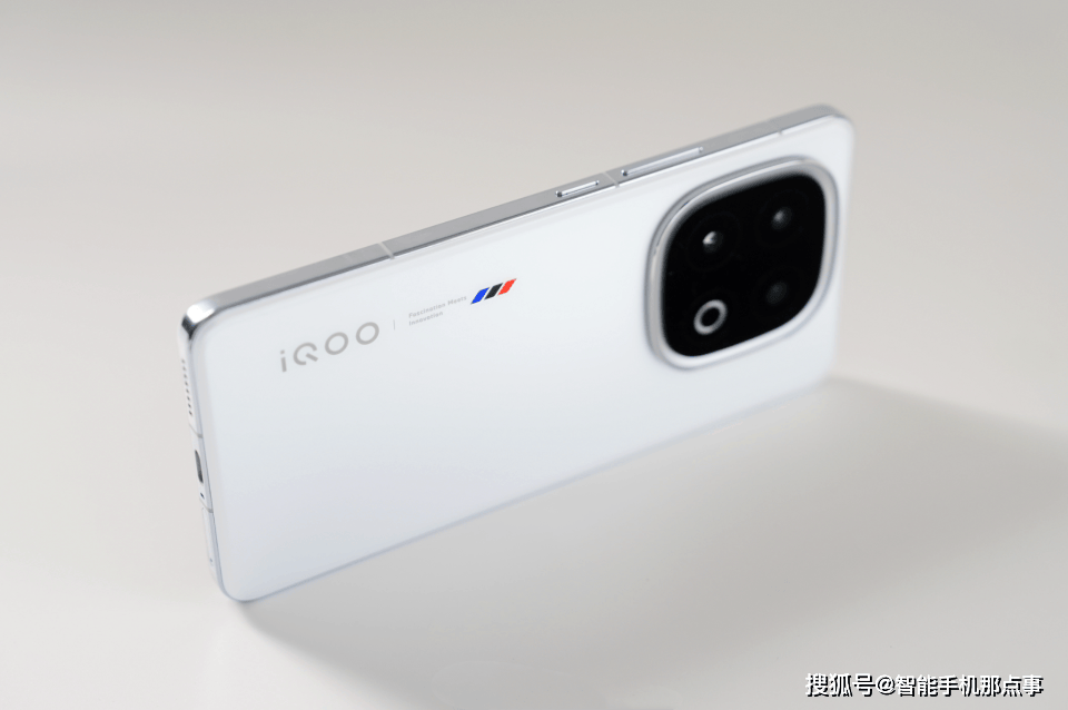 星空体育官网iQOO 15系列屏幕揭秘：2K LTPO+直屏设计供应商为三星(图4)