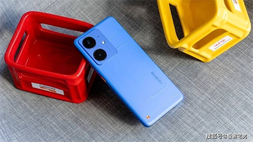 手机行业诞生“新黑马”7000mAh+80W仅售179星空体育网址9元还变相降价(图5)