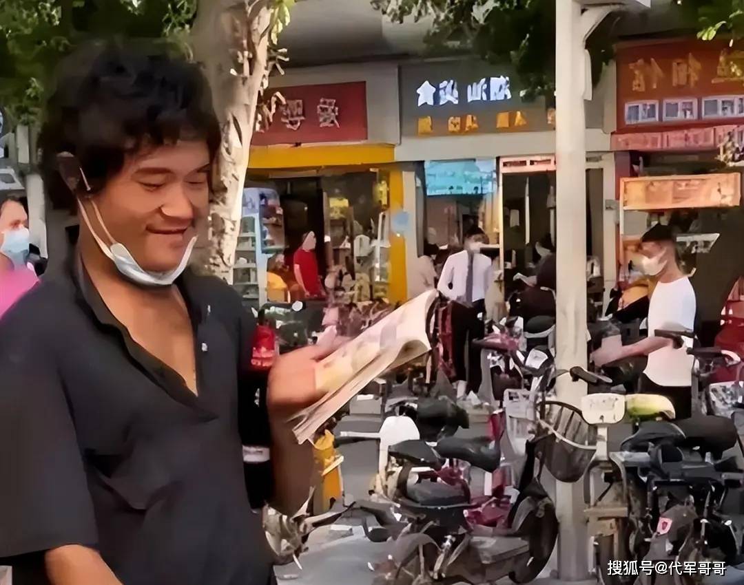 华强北“山寨手机王子”：曾拥有亿万财星空体育平台富如今沦落街头让人唏嘘(图11)