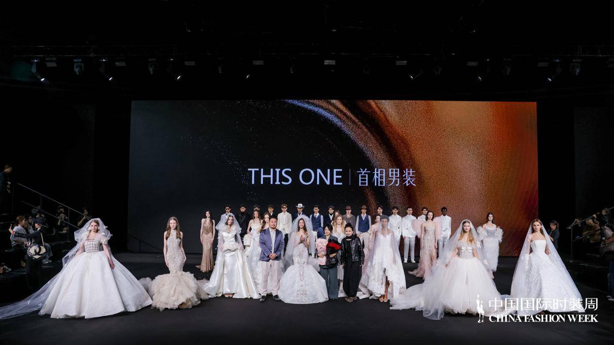 虎丘婚纱城日闪耀中国国际时装周 This One＆首相男装联袂演绎中国服饰之美(图1)