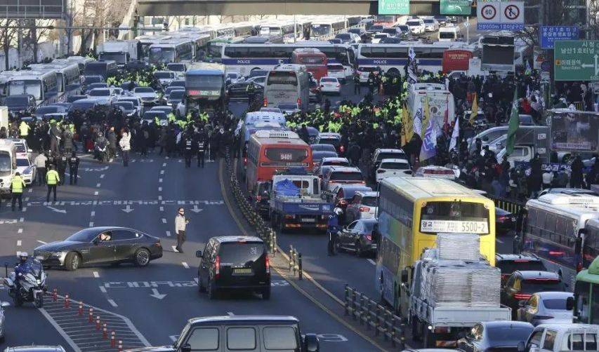 韩总理复职不到24小时，尹锡悦将上审判庭，韩国局势迎来关键时刻