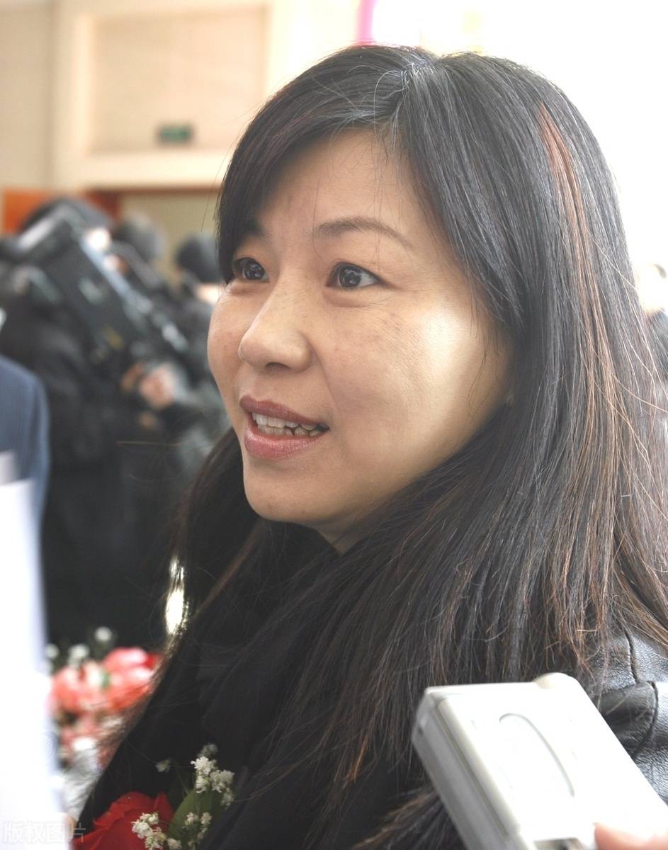 作为国际泳联副主席和中国游泳及跳水协会主席，周继红的地位逐步上升。