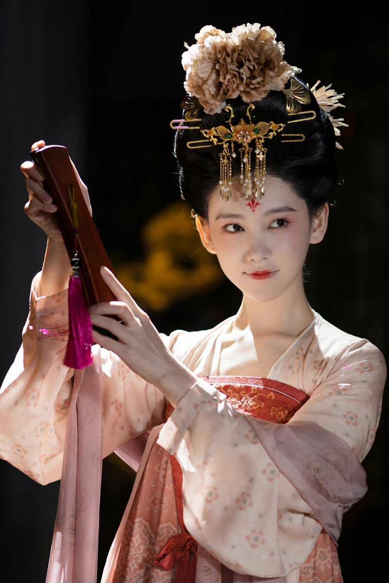 吃瓜群众沸腾！于正‘意外’官宣李沐宸与刘奕畅的秘密关系2025年6月13日