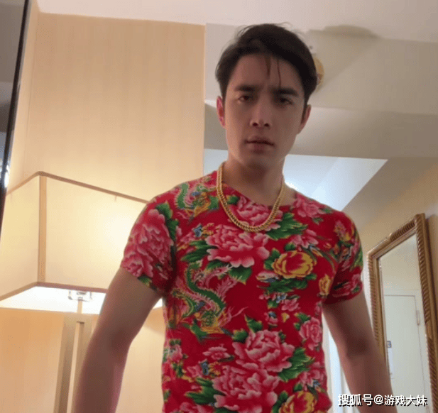李美越塌房后道歉视频狂删评论早期出轨黑料被曝光黑料大爆料视频