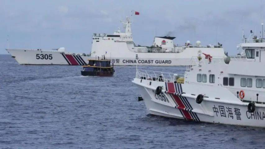 解放军行动升级，赖清德失去最后底牌，美军火速派人来华谈判