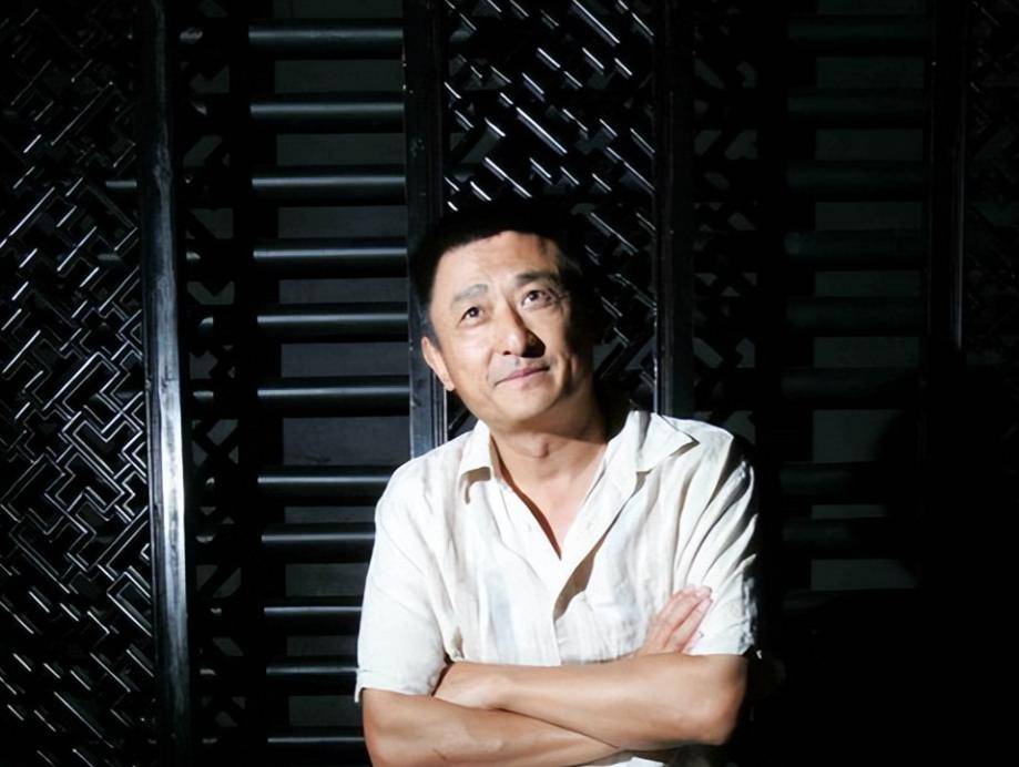 与王朔冯小刚是发小，名门之后却涉足演艺圈，白百何因他得以爆红