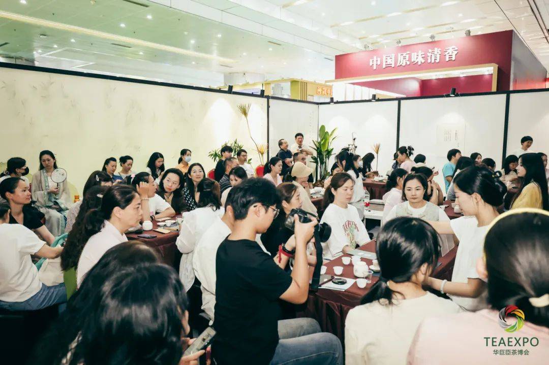 热PG电子官网度爆棚华巨臣第15届武汉茶博会首日现场直击(图9)