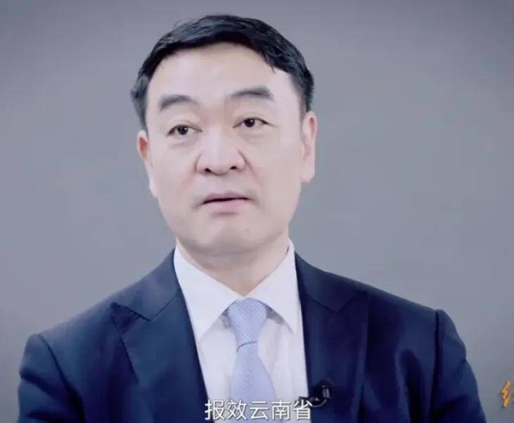 比肩总统的顶级学霸：不当美国终身教授，靠卖化妆品成云南首富