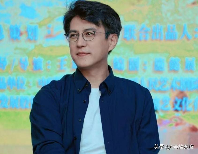 靳东的新身份曝光，把演戏干成“副业”，这下真成“叔圈顶流”了