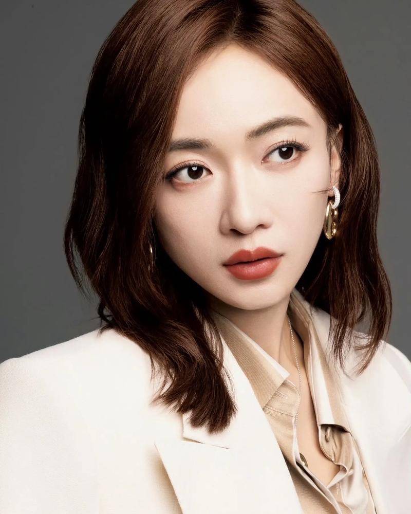吴谨言婚纱照甜美动人月子期间忙不歇复工倒计时即将开启(图7)