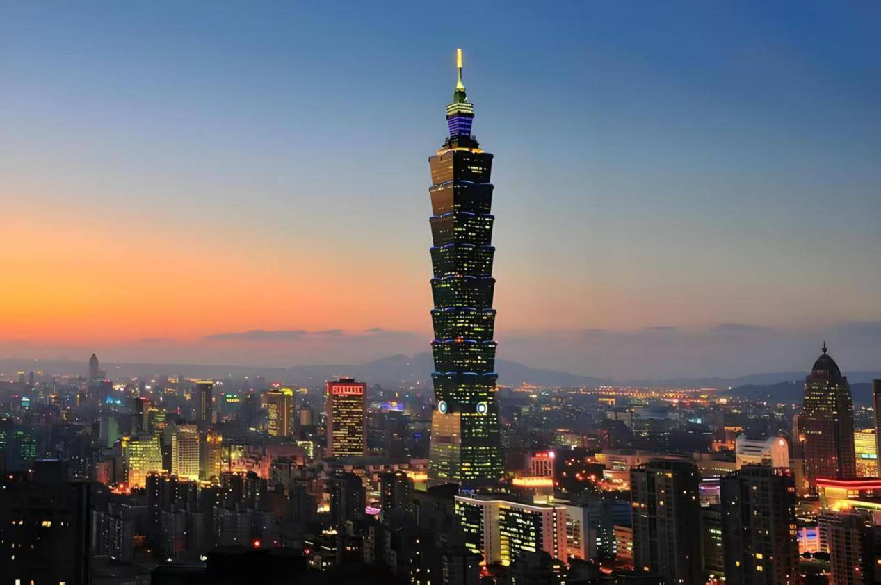 赖清德对大陆称呼变了，台军打响“第一枪”，解放军大军集结，信号强烈