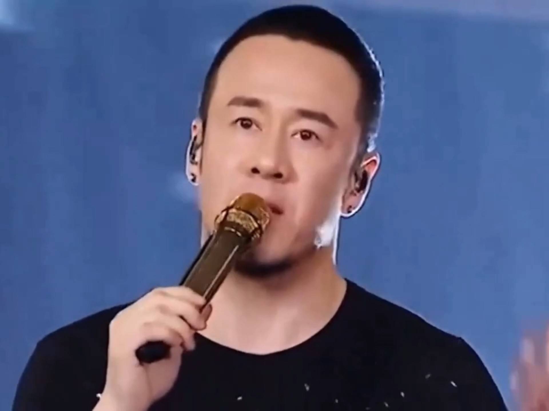 杨坤回应被模仿者侮辱丑化：网络流量不应建立在对他人尊严的践踏2025年6月23日吃瓜在线免费观看
