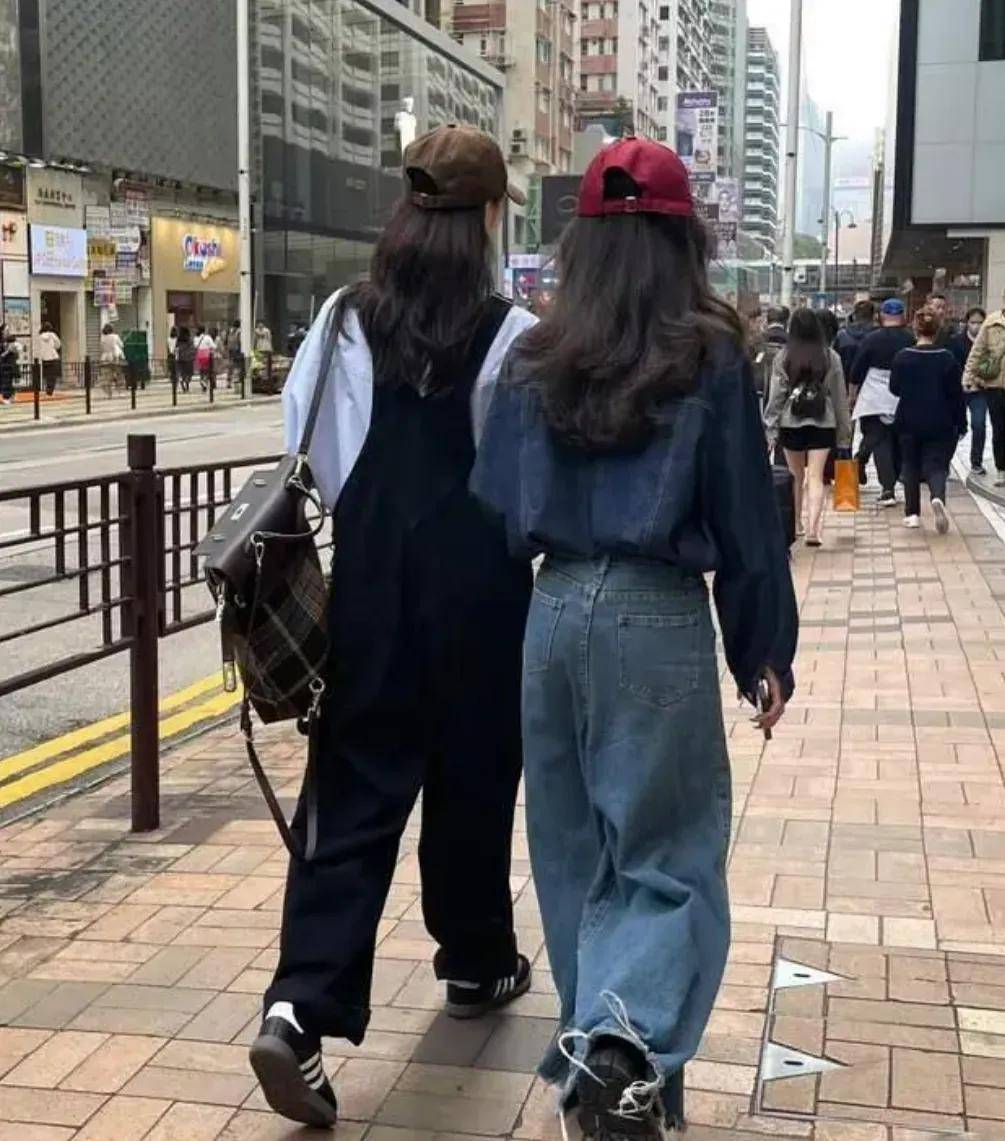 elle乐福鞋去了香港才发现满街都是“裙不上膝、鞋不带跟”却个个洋气又时髦  第3张