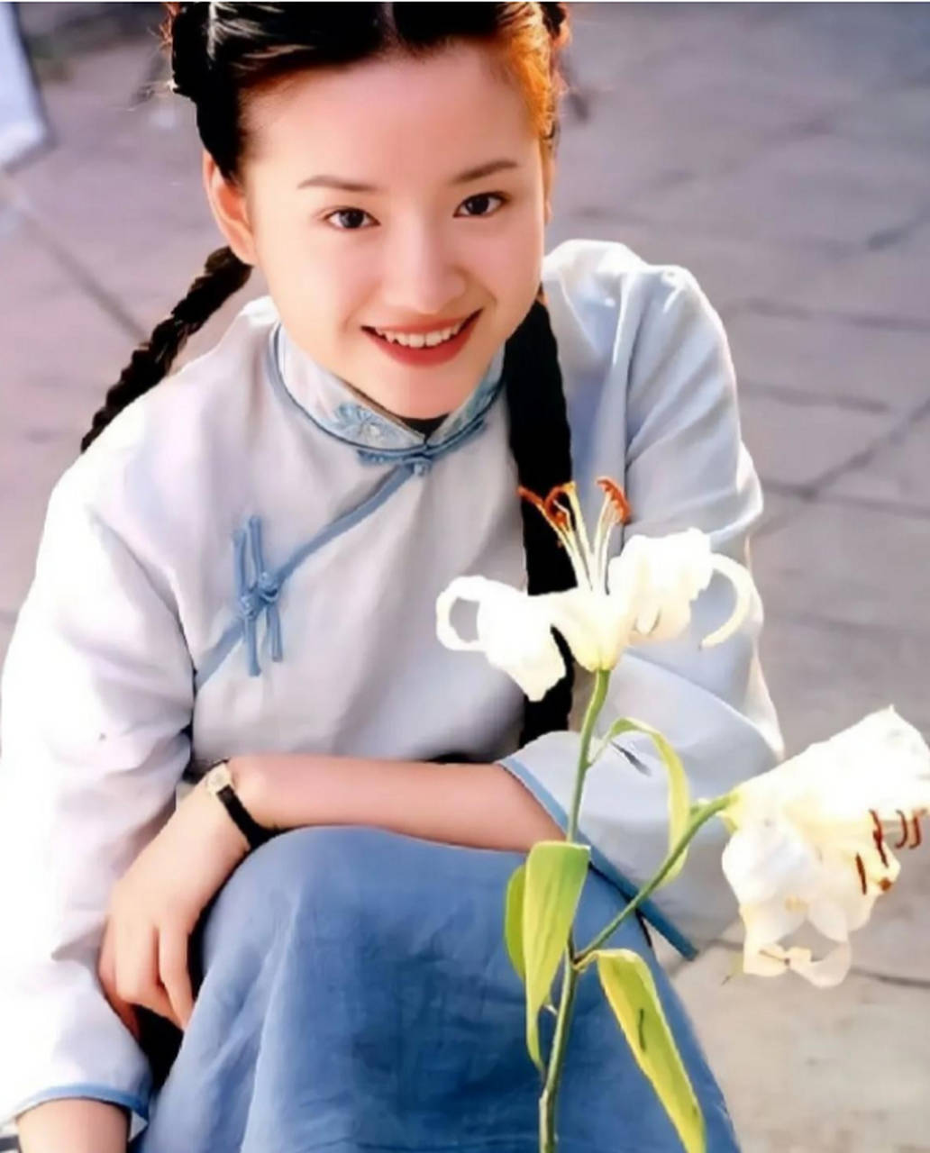 6686体育平台45岁董洁穿瑜伽服现身辽宁素颜照曝光皮肤身材如少女(图5)