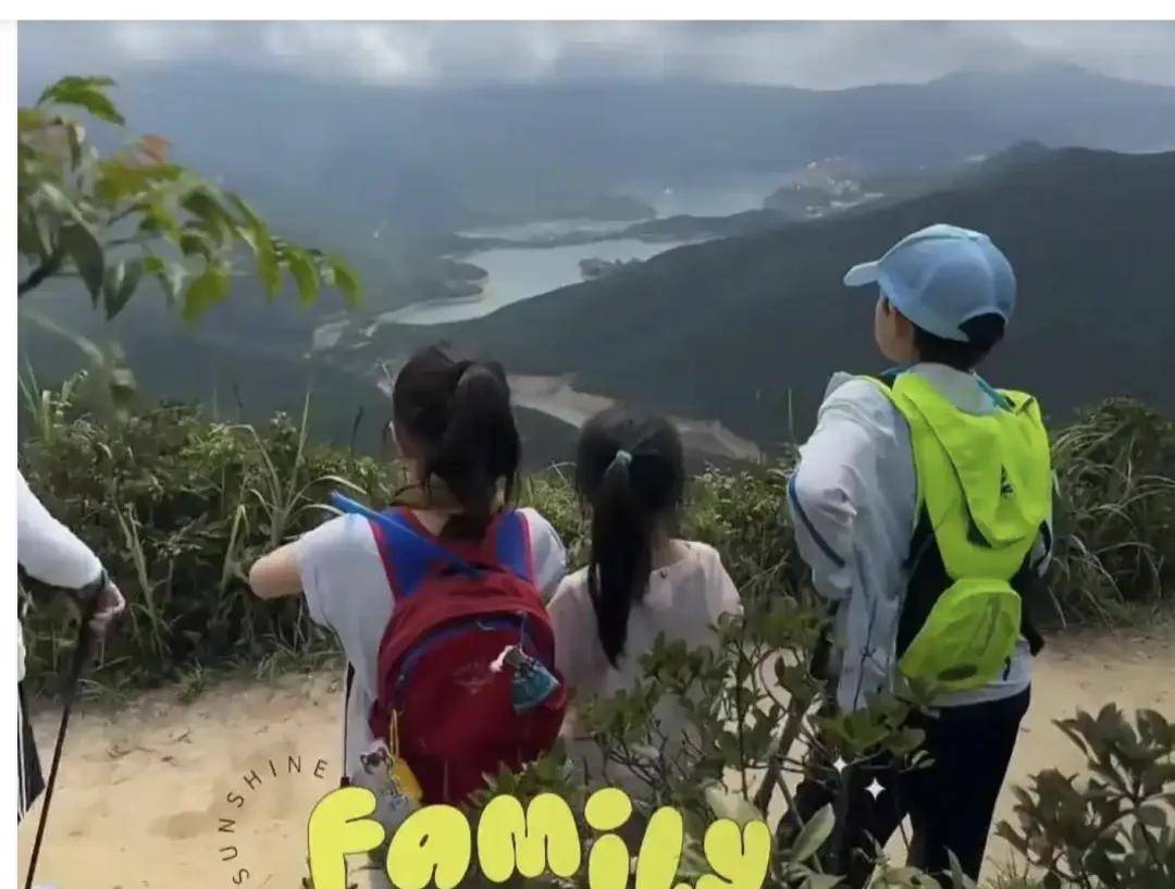 原创郭晶晶带孩子爬山被偶遇：素颜出镜体力惊人，霍启刚累的气喘吁吁