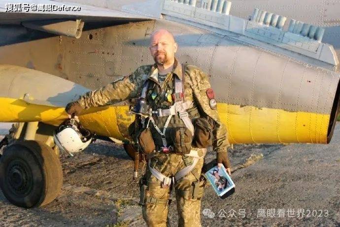 俄军师长确认阵亡，泽连斯基亲授战旗，父子“乌克兰英雄”