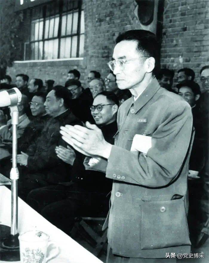 PG电子注册1949年新政协会议在怀仁堂召开梁思成独具匠心设计改造会场仅18天完成任务但坐在会场时却心生惭愧(图6)