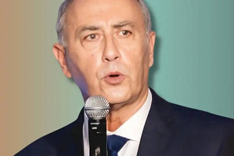 法国网友为阵风战机辩解法国人癫了！为了面子连事实都拒绝承认官方造谣歼-10战力