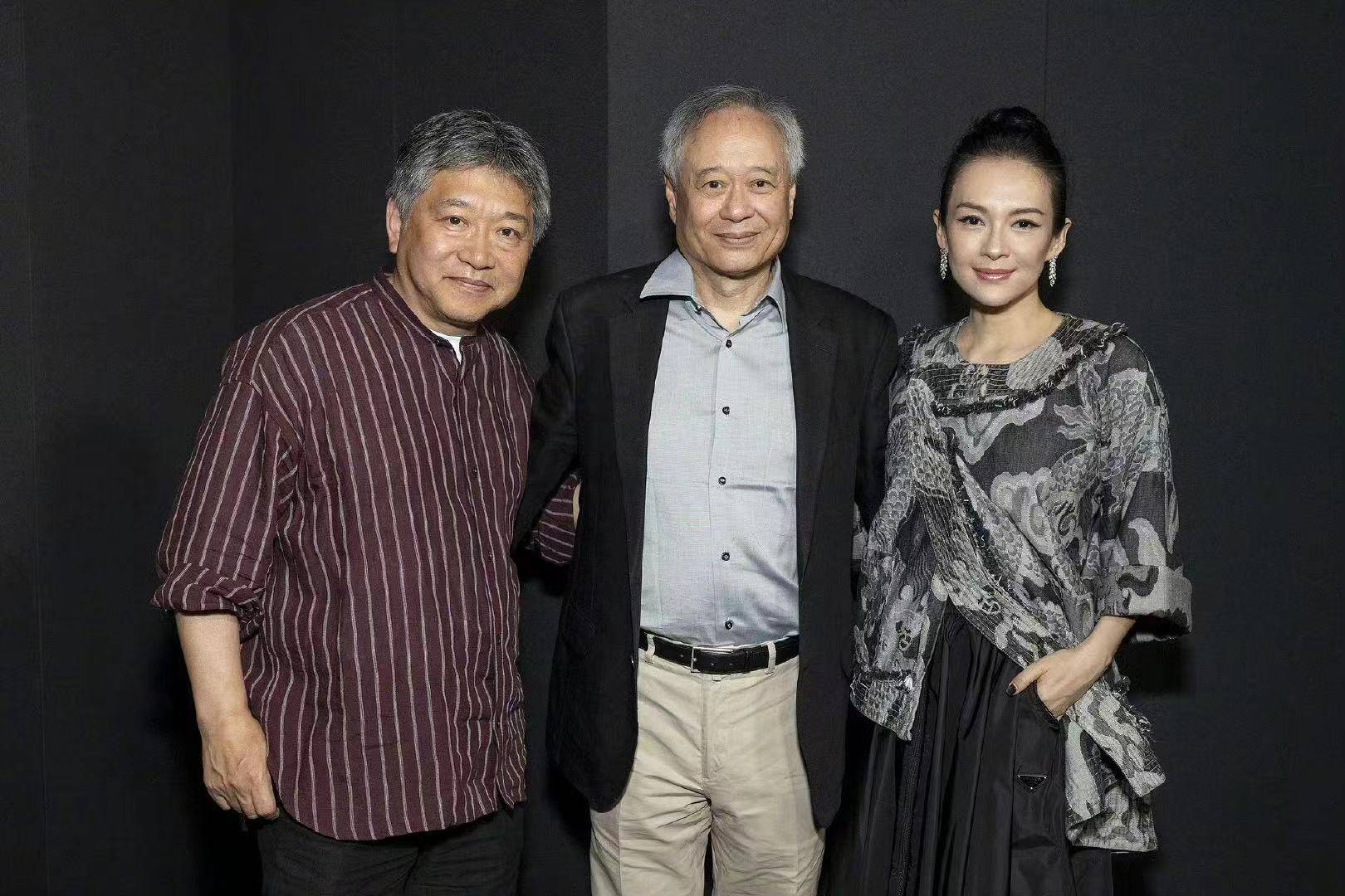25年后，一切都是久别重逢，李安送给章子怡一个久违的拥抱