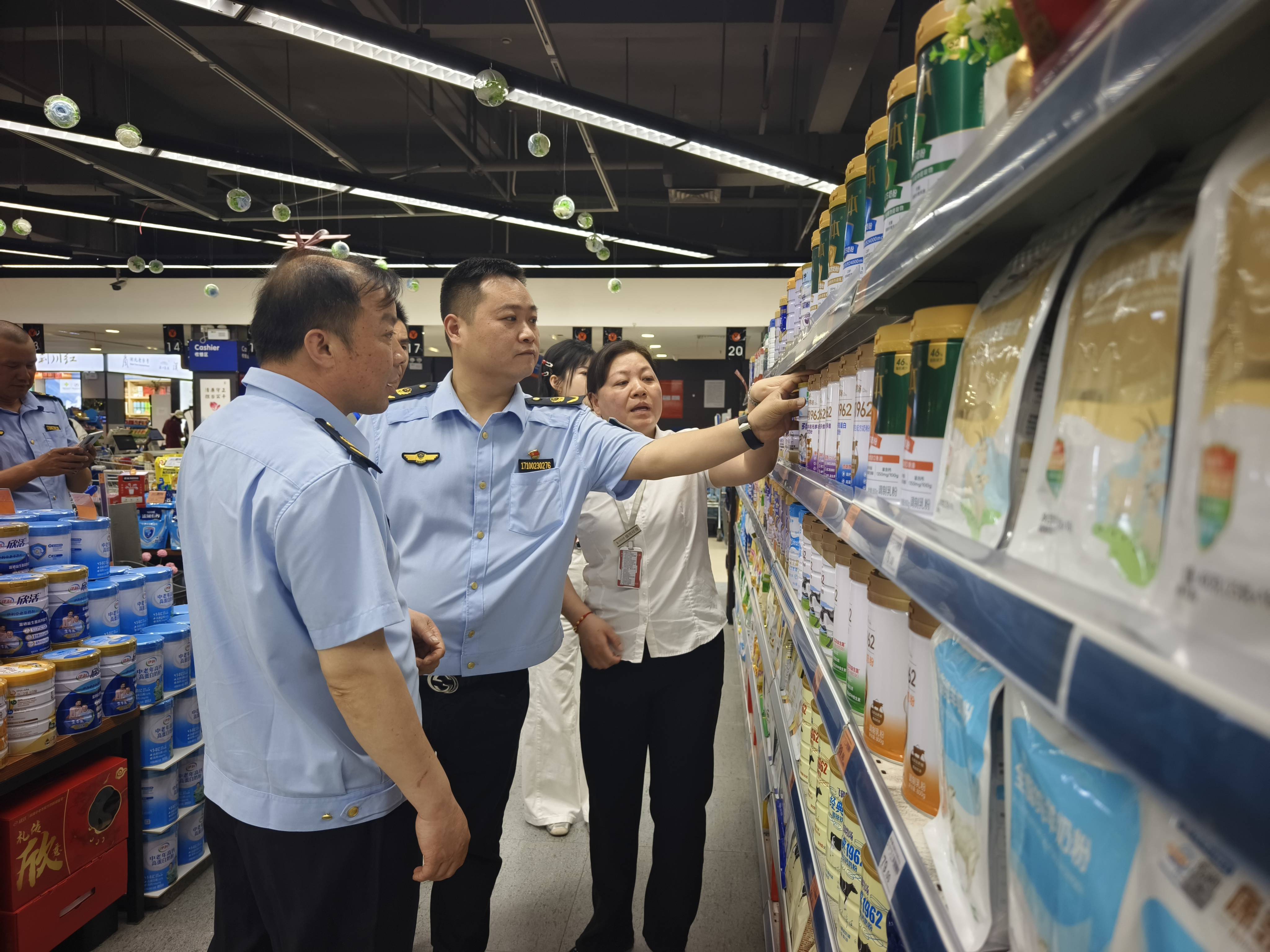 星空体育入口汉川市开展母婴用品专项检查筑牢安全消费屏障(图2)