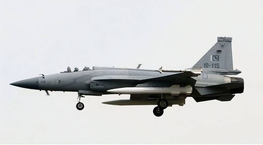 巴空军大杀四方，又一架阵风被打下，女飞行员落入巴军手中？