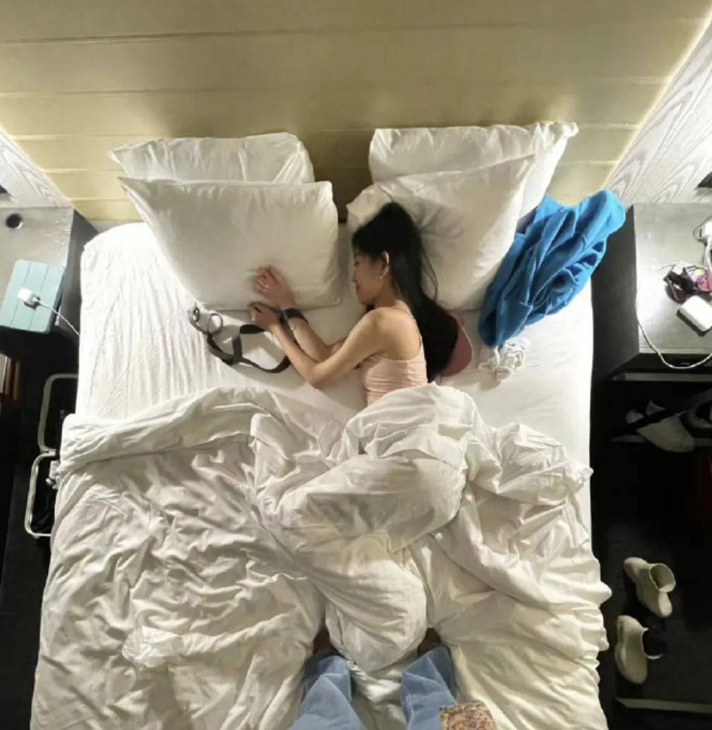 纤维粒连环暴击夏思齐！出轨聊天记录+床照风波引爆热搜内娱情感大戏再掀腥风血雨629吃瓜网验证登录