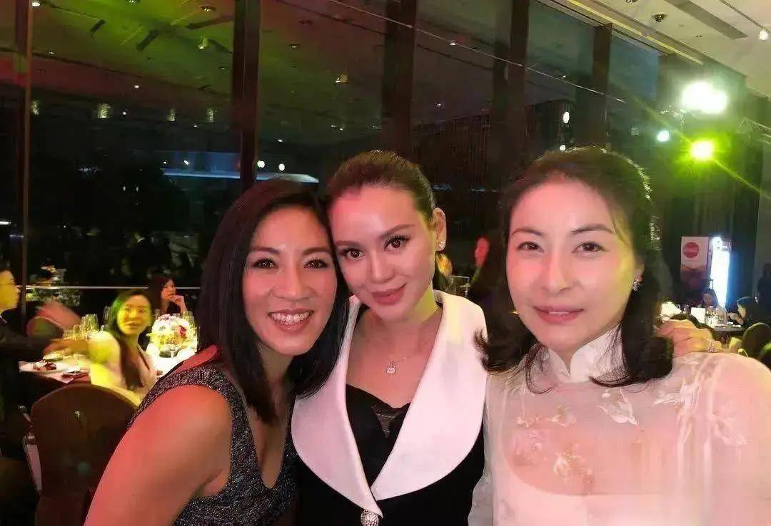 一场港圈顶级名媛聚会，让人看到名门千金和豪门阔太的区别