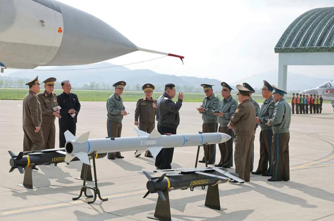 朝鲜版PL-12重磅公开，网友：被中国导弹大胜“阵风”鼓舞了？