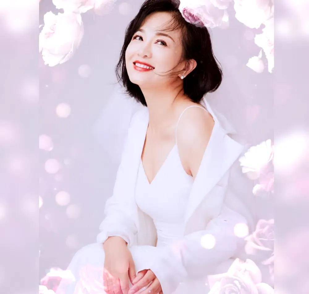 涓子：当红时嫁圈外丈夫，婚后生下2个儿子，幸福美好