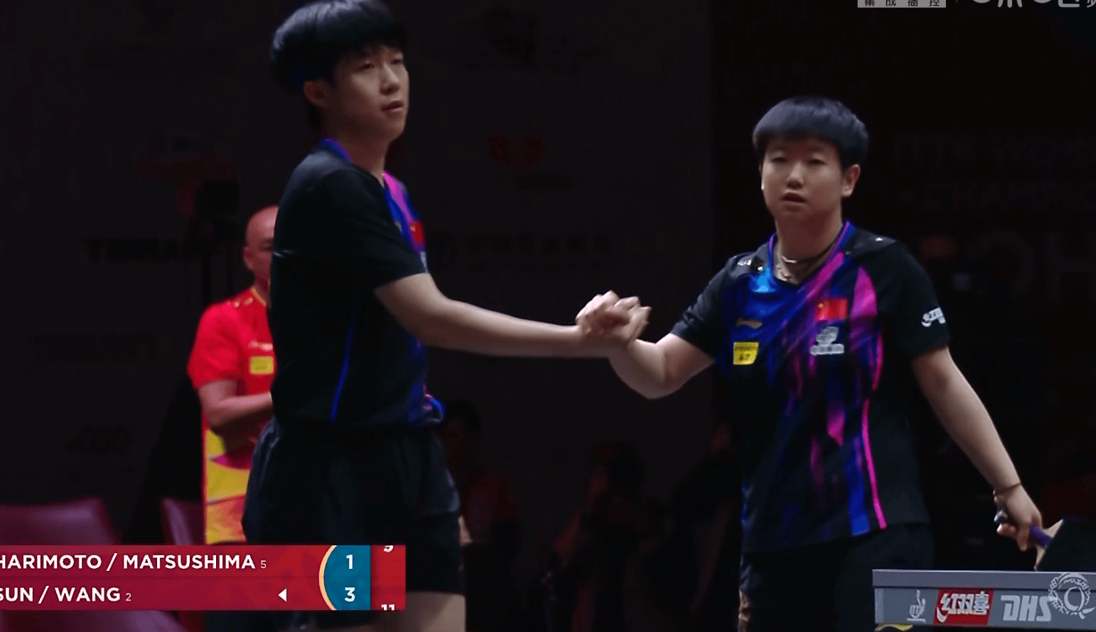 原创             3-1翻盘转折点！孙颖莎单膝跪地救球，连扛松岛辉空3次侧身，太燃