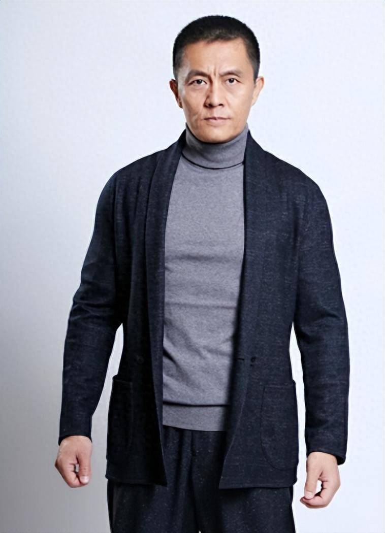 老戏骨常戎现状：62岁肌肉发达，热衷下厨，45岁妻子风韵犹存
