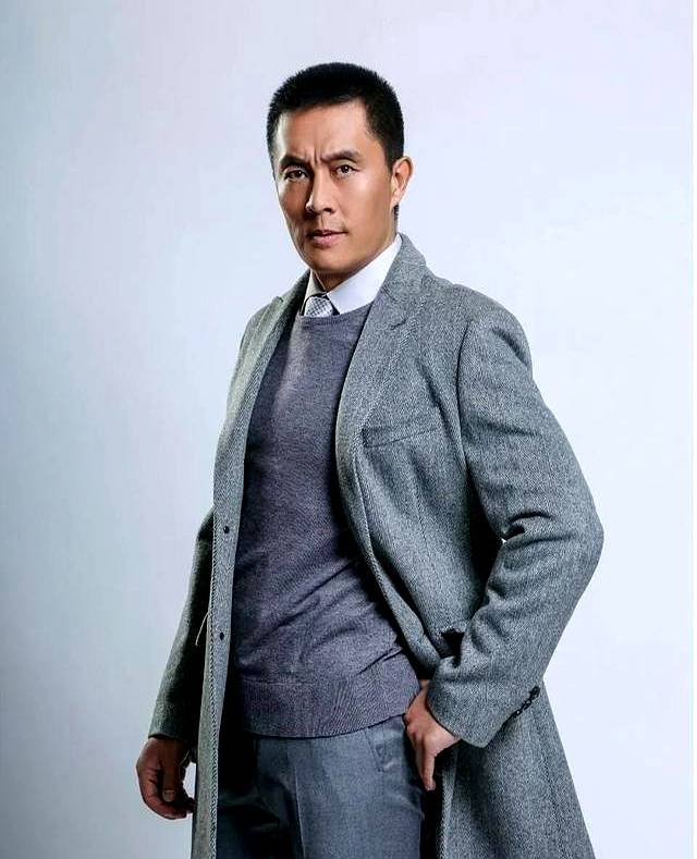 老戏骨常戎现状：62岁肌肉发达，热衷下厨，45岁妻子风韵犹存