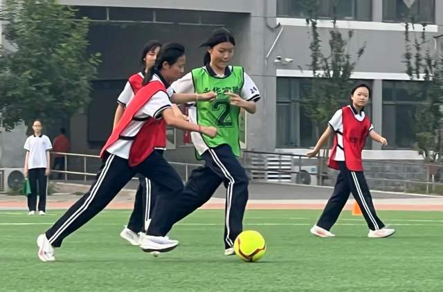 永华实验学校足球赛燃