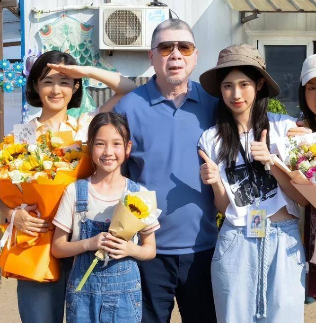 考古 | 冯小刚养女和徐帆越长越像！高颜值气质优雅，被曝将在娱乐圈出道
