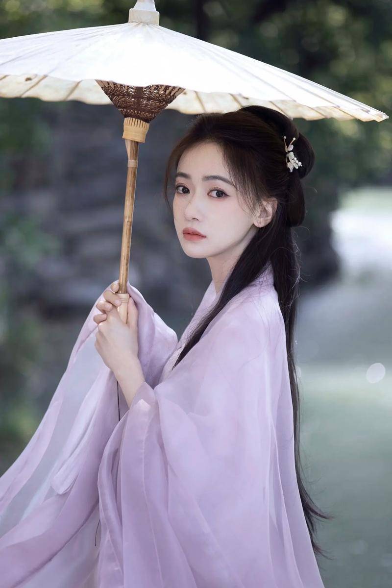 考古 | 吴谨言产后美艳性感！搭档小鲜肉出演古代版扫黑，老公因油腻被刘涛嫌弃