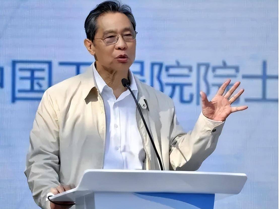 原创              3年前，钟南山是大家心中的英雄，3年后他被人指责和谩骂该不该？