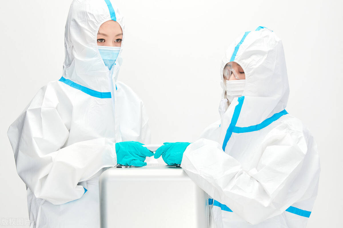 原创              3年前，钟南山是大家心中的英雄，3年后他被人指责和谩骂该不该？
