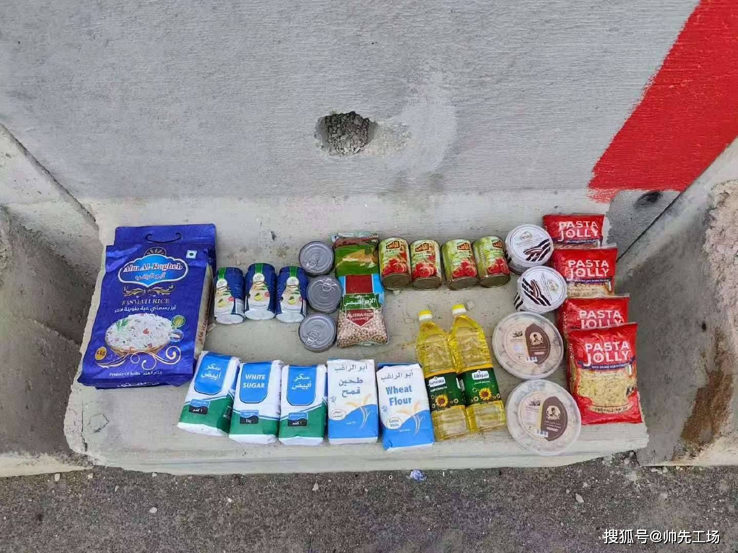 美国雇佣军突然开枪，加沙难民集体冲破围栏：以军警戒线全被冲垮
