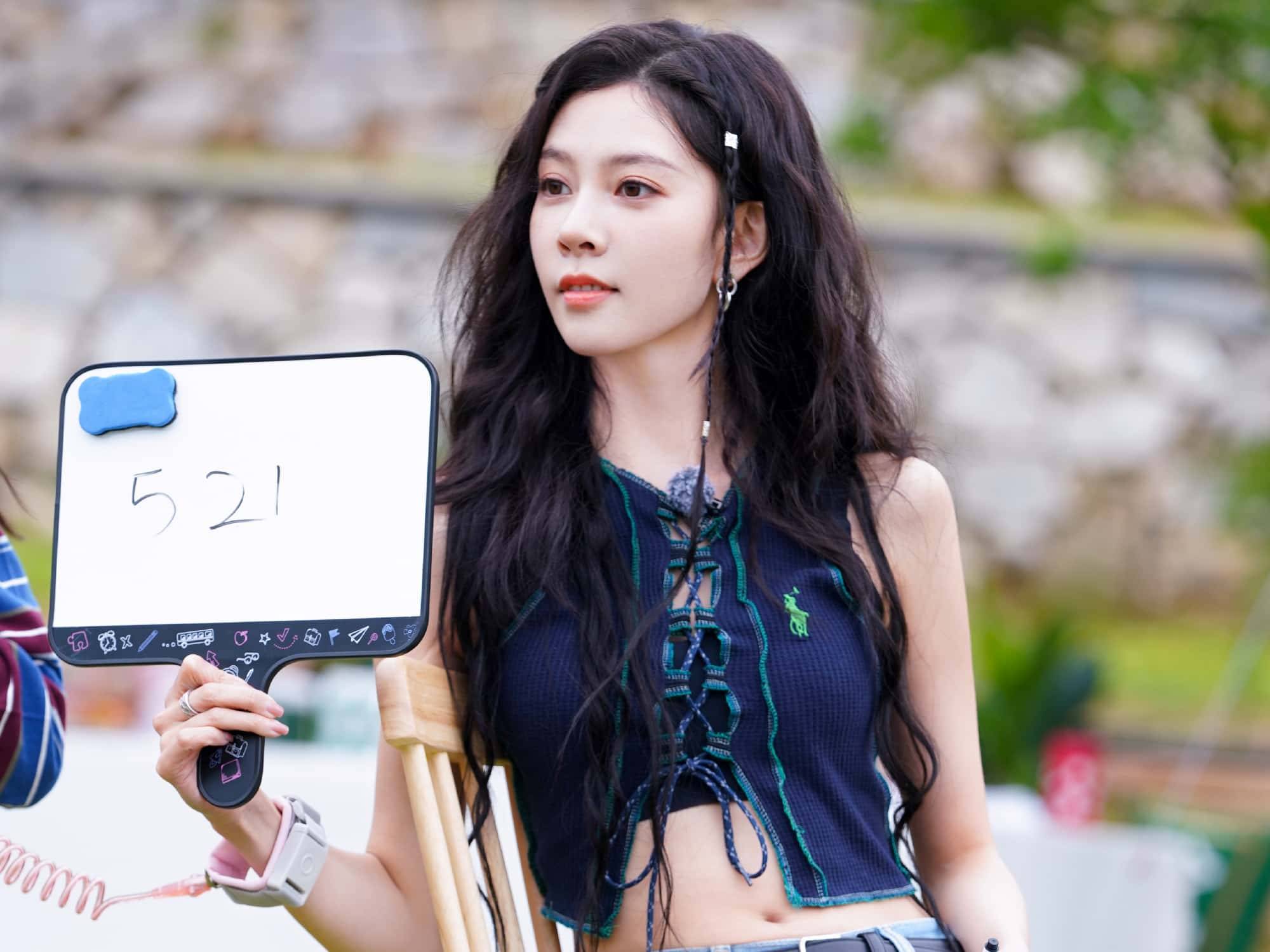 原创
            陈德容教李晟跳舞，结果吴宣仪成了最大赢家