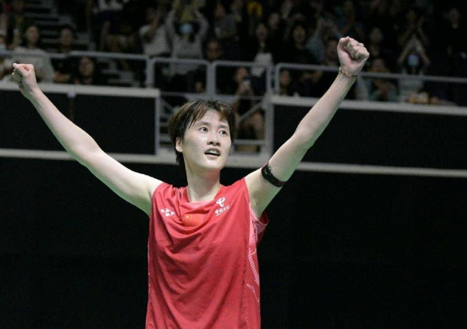 原创             22连胜+赛季第4冠！陈雨菲2-0赢国羽内战，夺新加坡公开赛冠军
