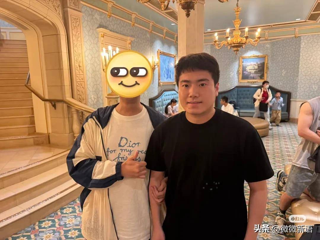 原创             国乒休假：梁靖崑现身迪士尼，林诗栋回海南，王楚钦接受采访