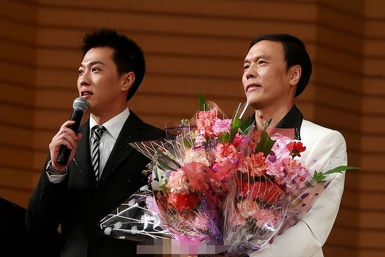 他曾是央视当家主持，双亲身亡又离婚，患病20多天后孤独离世
