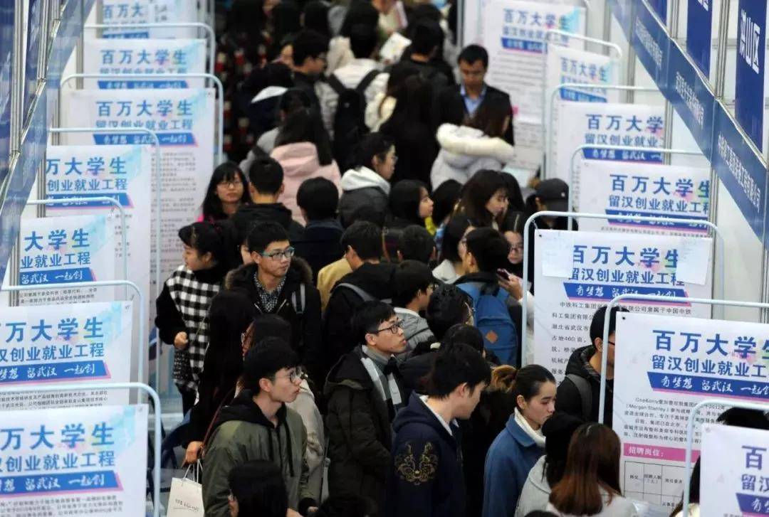 上海外来人口跌破千万！背后藏着什么信号？