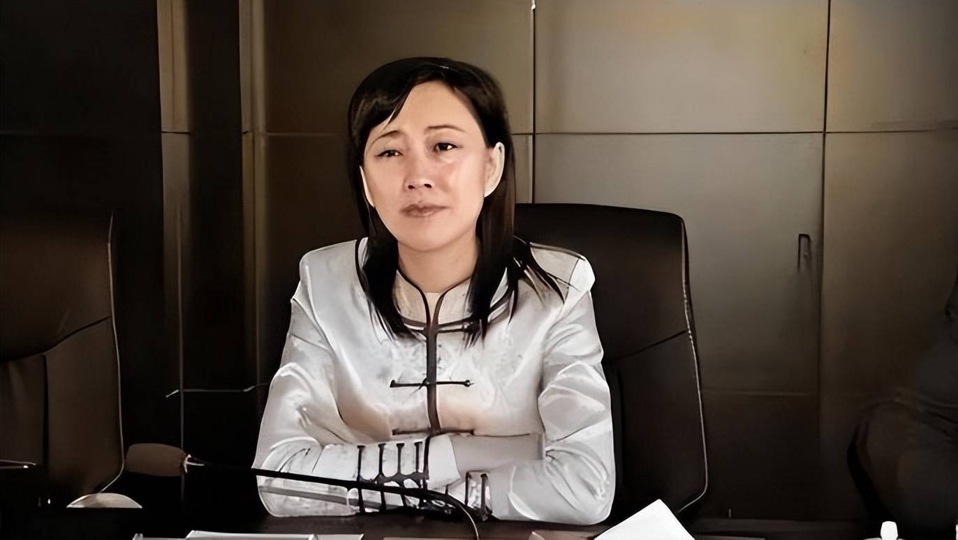 女市长许爱莲，敛财5亿加拿大20套房产，后台关系通天